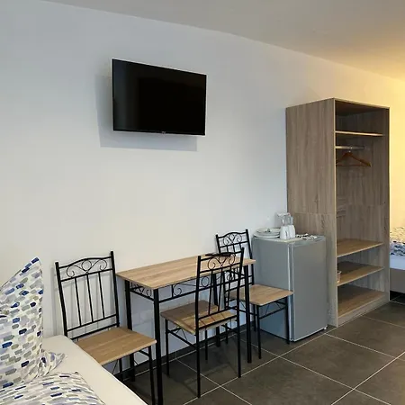 招待所 Boardinghaus 丁戈尔芬格